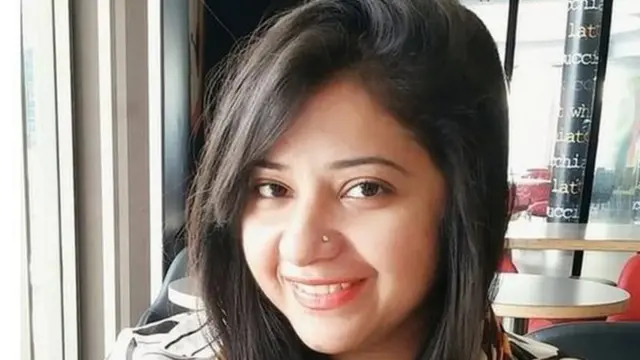 મહેવિશની નોકરી છૂટી ગઈ છે, તેમને બચતમાંથી 12 હજાર રૂપિયા ખર્ચીને રસી લીધી.