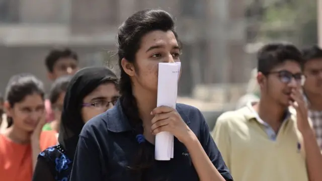 "நீட் தேர்வு: உச்சநீதிமன்றத்தில் தமிழகம் புதிய மனு"