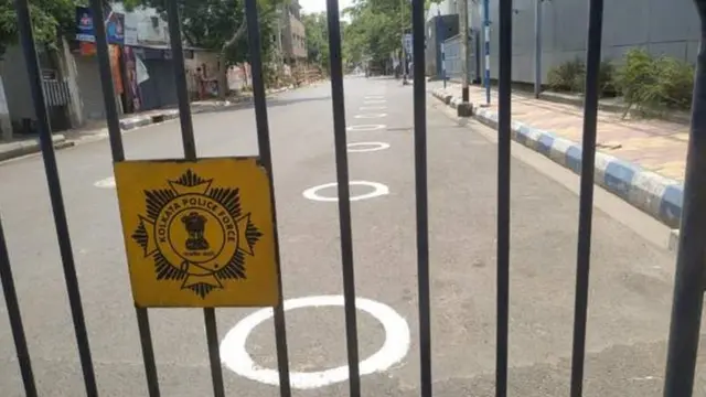 এবারে মহামারি বিধ্বস্ত কোলকাতা মহানগর ভোট গুণছে একেবারে সুনশান নিস্তব্ধতায় - যা এখানকার জন্য একেবারেই স্বাভাবিক দৃশ্য নয়