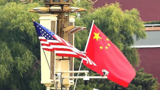 चीन और अमरीका का झंडा