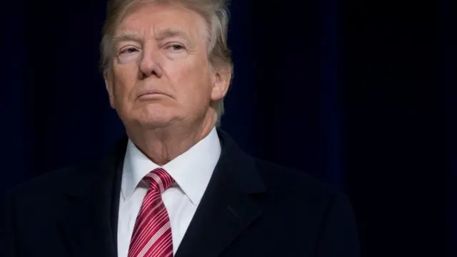 கொரோனா வைரஸ்: தொற்று நோய் நிபுணர் மீது சினம் கொண்ட டிரம்ப் - இதுதான் காரணமா?