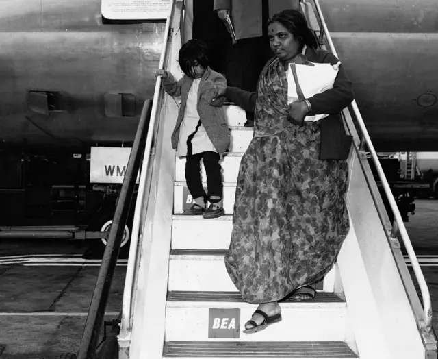 યુગાન્ડાથી હિજરત કરીને બ્રિટન પહોંચેલા ગુજરાતીઓની તસવીર