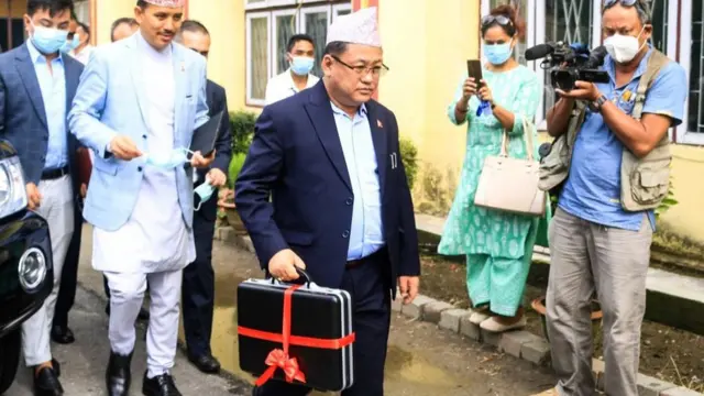 बजेटको कार्यक्रम लागु गर्न छलफल नै अघि बढाइएको अधिकारीहरूको भनाइ छ