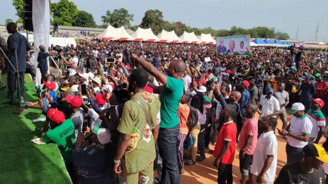 Supporters of Peter Obi for di campaign flag-off