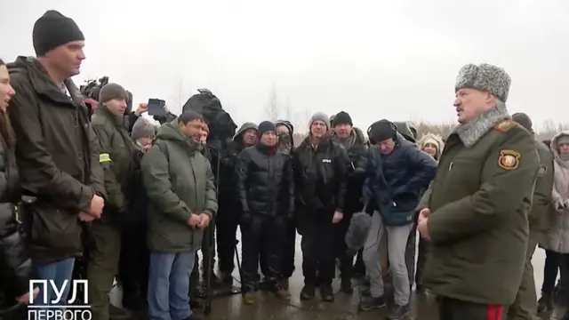 18-февраль, 2022-жыл: Александр Лукашенко батыш журналисттерин Беларус аркылуу Украинага кол салуу болгон жок тамашалап жатат. Чабуул бир нече күндөн кийин башталган