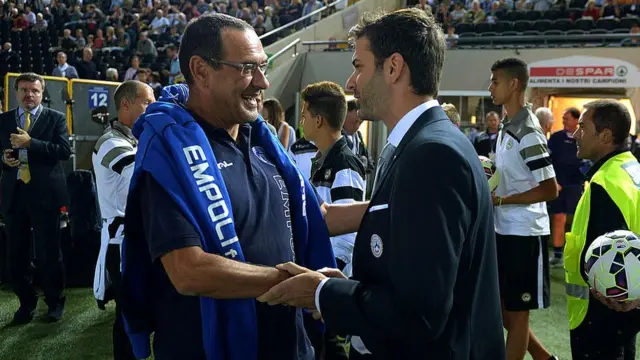 استراماچونی سرمربی وقت اودینزه در کنار مائوریتسیو ساری سرمربی وقت امپولی