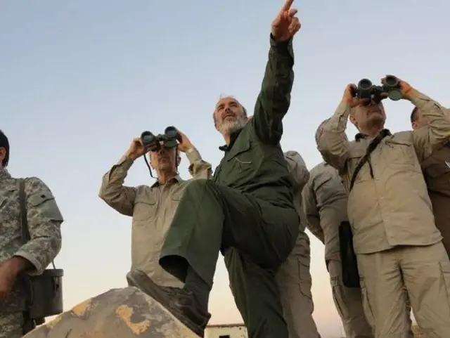 رئیس ستاد کل نیروهای مسلح ایران همراه با جمعی از نظامیان ایرانی در حلب