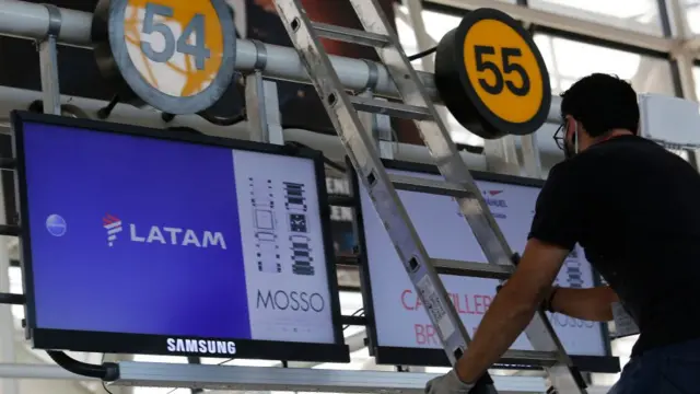 Letrero de LATAM