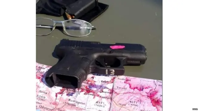 ਨਕਸ਼ਾ ਤੇ ਪਿਸਤੌਲ