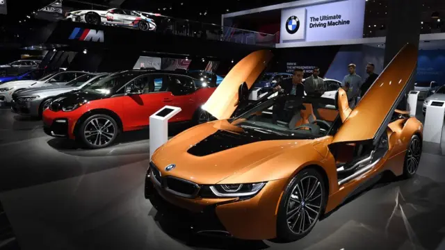 مصرف سوخت ب ام و i8 رودستر ۲.۱ لیتر در هر صد کیلومتر است