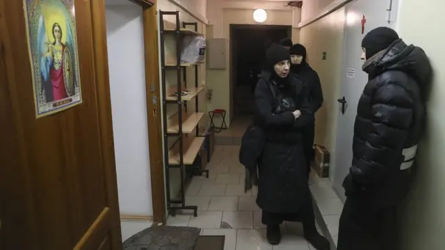 Монахини на территории Среднеуральского женского монастыря.