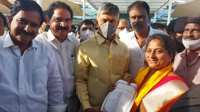 చంద్రబాబు సమక్షంలో టీడీపీ లో చేరిన కొండపల్లి ఇండిపెండెంట్ కౌన్సిలర్ శ్రీ లక్ష్మి