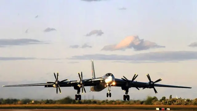 Бомбардувальник Ту-95 на аеродромі "Енгельс-2" під Саратовим, фото 2008 року