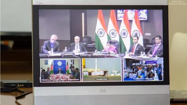 وزیران امور خارجه افغانستان و هند در یک گفت‌وگوی ویدیویی اعلام کردند که این محموله‌ شامل ۱۵هزار تن گندم کمکی هند به افغانستان است.