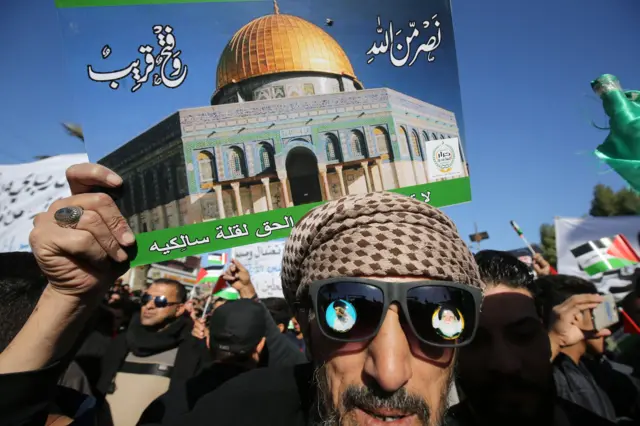 تظاهرات طرفداران مقتدی صدر در عراق علیه دونالد ترامپ