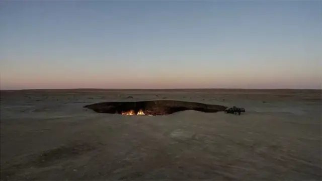 ترکمنستان کا گڑھا جسے دوزخ کا دروازہ کہا جاتا ہے