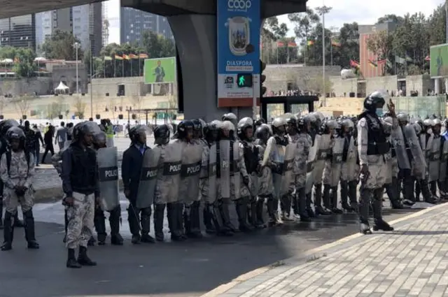 Abategetsi barimo gukora icyo bise "igikorwa cy'iyubahirizwa ry'amategeko" cyo mu karere ka Amhara