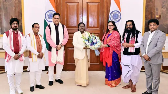 রাষ্ট্রপতি দ্রৌপদী মুর্মুর সঙ্গে মতুয়া মহাসংঘের সদস্যরা