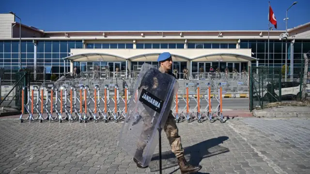 Silivri'deki Marmara Cezaevi'nde görev yapan bir jandarma