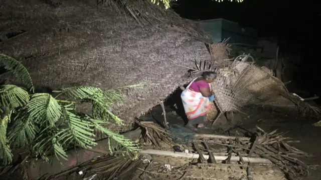 கோரத்தாண்டவமாடிய கஜ புயல் - கைக்குழந்தைகளுடன் பரிதவிக்கும் பெண்கள்