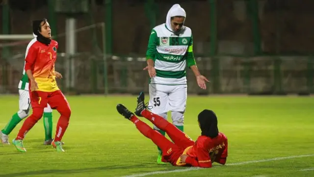 دیدار تیم های ذوب آهن اصفهان و شهرداری سیرجان