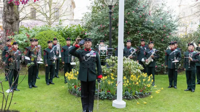 गोर्खा सैनिकहरुसंगको सम्बन्धबाट आफुले खुशी र गर्व महसुस गर्ने गरेको बताउँदै राजकुमार ह्यारीले गोर्खालीहरुको साहस, निस्वार्थ समर्पण र व्यावसायिकता उदाहरणीय रहेको बताए।