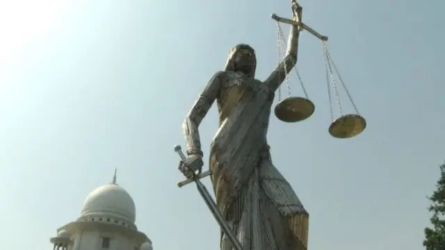 न्याय की देवी की मूर्ति