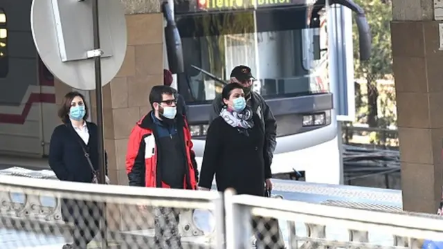 Üzü maskalı insanlar