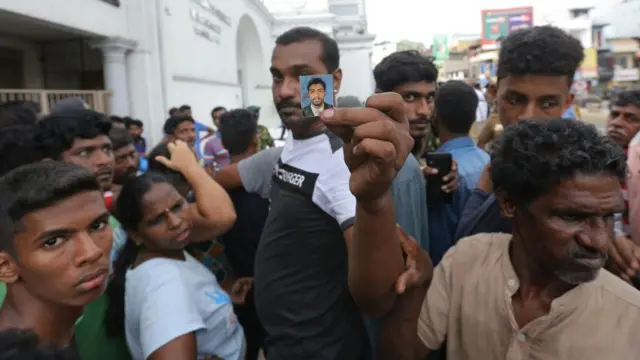 தாக்குதல் குறித்து முன்னரே எச்சரிக்கை? நடவடிக்கை எடுக்காதது ஏன்: இலங்கை அமைச்சர் கேள்வி