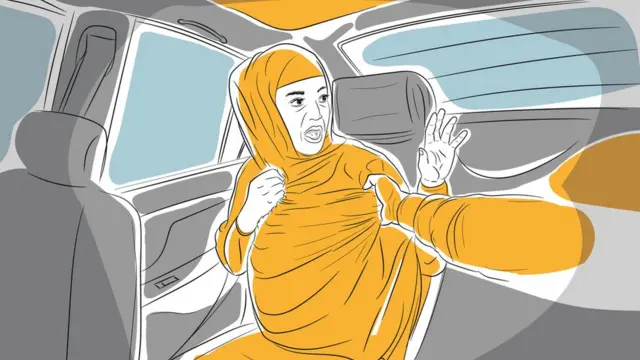 Une femme agrippée par un homme