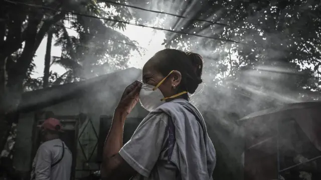 Mulher ajeita máscara facialbonus de boas vindas blaze como funcionameio a cinzas pesadas da erupção do Monte Mayonbonus de boas vindas blaze como funcionaGuinobatan, provínciabonus de boas vindas blaze como funcionaAlbay, Filipinas,bonus de boas vindas blaze como funciona23bonus de boas vindas blaze como funcionajaneirobonus de boas vindas blaze como funciona2018