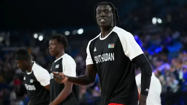 وينين غابرييل، لاعب جنوب السودان، يستعد في ملبورن قبل مباراة كرة السلة أمام أستراليا يوم الخميس، في مباراة ودية قبل كأس العالم لكرة السلة التي تبدأ في وقت لاحق من هذا الشهر.