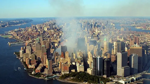 দুটি বিমানের আঘাতে সম্পূর্ণ ধ্বংস হয়ে যায় টুইন টাওয়ার