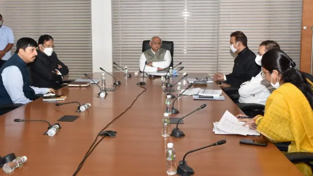 મુખ્ય મંત્રી ભૂપેન્દ્ર પટેલે એક ઉચ્ચસ્તરીય બેઠક બોલાવી હતી અને વરસાદને કારણે સર્જાયેલી પરિસ્થિતિની સમીક્ષા કરી હતી