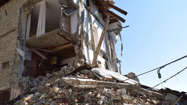 Многие дома деревни Арквата дель Тронто полностью разрушены
