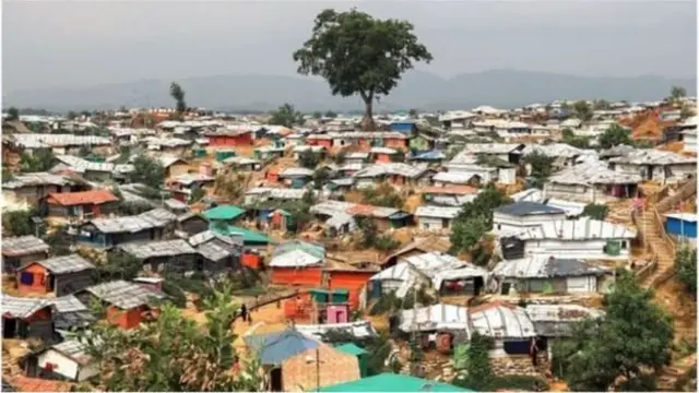 কক্সবাজারের রোহিঙ্গা শিবিরগুলোতে বাস করছেন লাখো শরণার্থী
