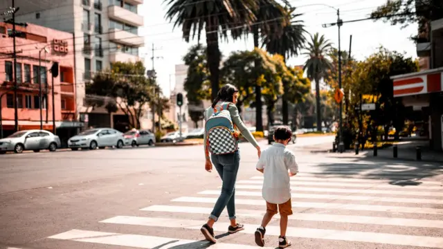 Mãe com filhosportiva betrua da Cidade do México