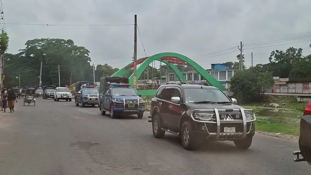 'দুষ্কৃতকারীদের' খোঁজে গোপালগঞ্জে অভিযান অব্যাহত আছে বলেও জানিয়েছে পুলিশ