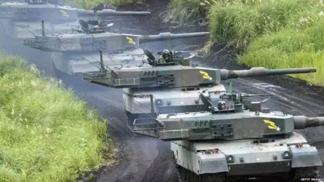 जापान की सेल्फ़ डिफ़ेंस फ़ोर्स के टैंक