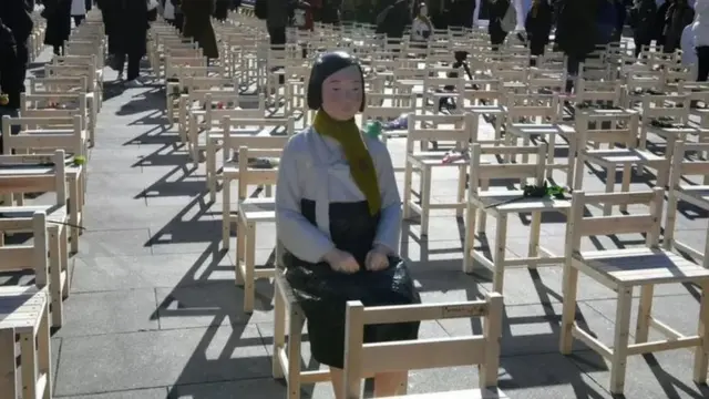 تمثال "نساء المتعة" في مركز مدينة سول