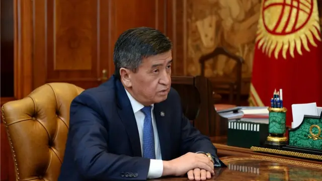 Ж. Сааданбековдун жүйөөсүндө Жээнбеков президенттин ролун туура түшүнүп жатат.