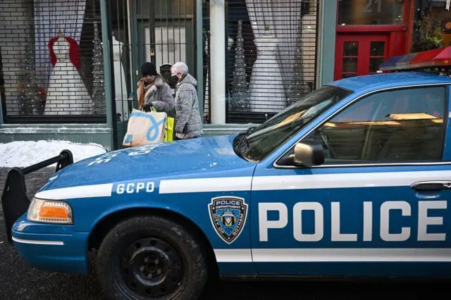 Auto policial usado en el film en las calles de Glasgow