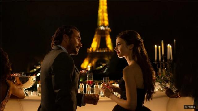網飛公司的新片《巴黎的艾米麗》講述了一個美國年輕人搬到法國首都，並實現了她的浪漫幻想——大膽的紅色貝雷帽和一切
