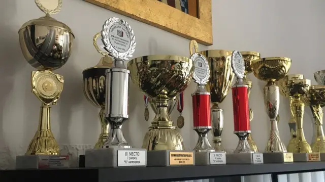 Pehari u kancelariji direktorke Matematičke gimnazije