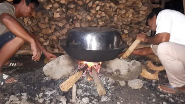 Dalam tradisi masyarakat adat Banualemo, jika ada warga yang sakit biasanya langsung diobati oleh tabib dengan diasapi cairan berbahan daun sirih dan jeruk nipis