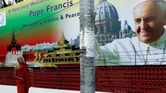 ဗုဒ္ဓဘာသာဝင်အများစုရှိတဲ့ မြန်မာပြည်မှာ ပုပ်ဖရန်စစ် ခရီးစဉ် အတွက် ပြင်ဆင်နေကြ