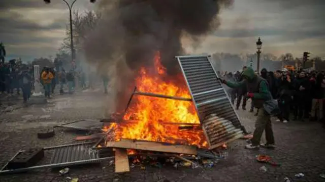 ఫ్రాన్స్‌లో అల్లర్లు