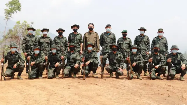 သင်္ကြန်အကြတ်နေ့ အန်ယူဂျီကာကွယ်ရေးဝန်ကြီး ရှေ့တန်းစစ်မျက်နှာတစ်ခုကို ရောက်နေပုံလို့ အန်ယူဂျီကာကွယ်ရေးဝန်ကြီးဌာနထုတ်ပြန်