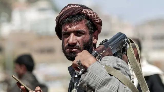 செளதி அரேபிய படைகளை பிடித்த ஹூதி கிளர்ச்சியாளர்கள்: ஏமன் போர் - விரிவான தகவல்கள்