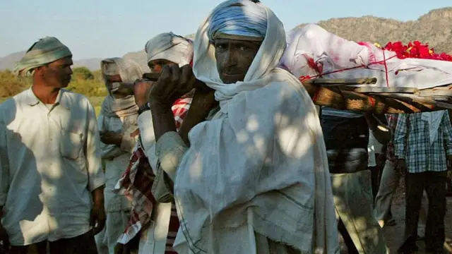 છોટાઉદેપુરના આદિવાસીઓ જાગૃતિના અભાવે ઘરે જ સારવાર લઈ મોતને ભેટી રહ્યા છે? (પ્રતીકાત્મક તસવીર)